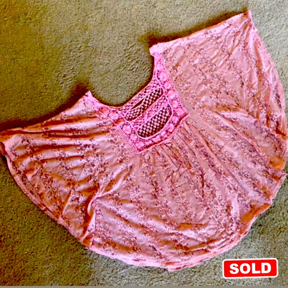 Feather lace float top with bat wing sleeves